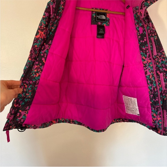 The North Face Girls' Hooded Puffer Jacket - Pink Multi Floral - Picture 6 of 9